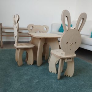סט שולחן וכסאות חיות