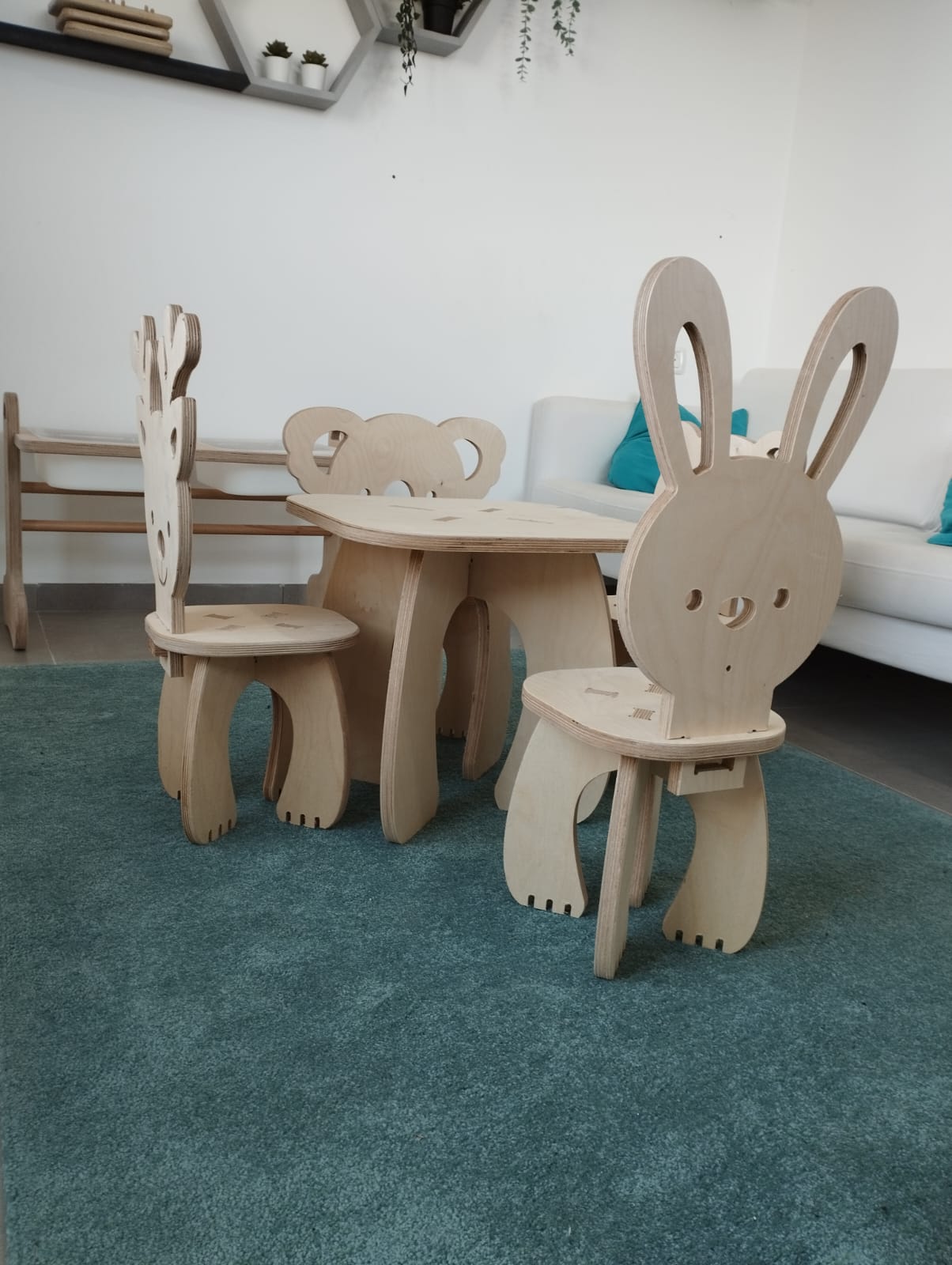 סט שולחן וכסאות חיות