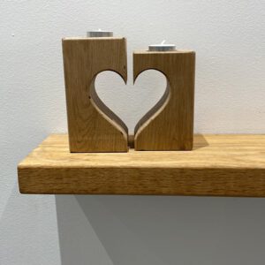 פמוטים מעץ אלון בצורת לב